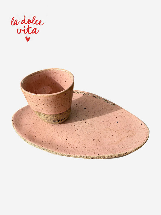 Xícara pink me em cerâmica com pires
