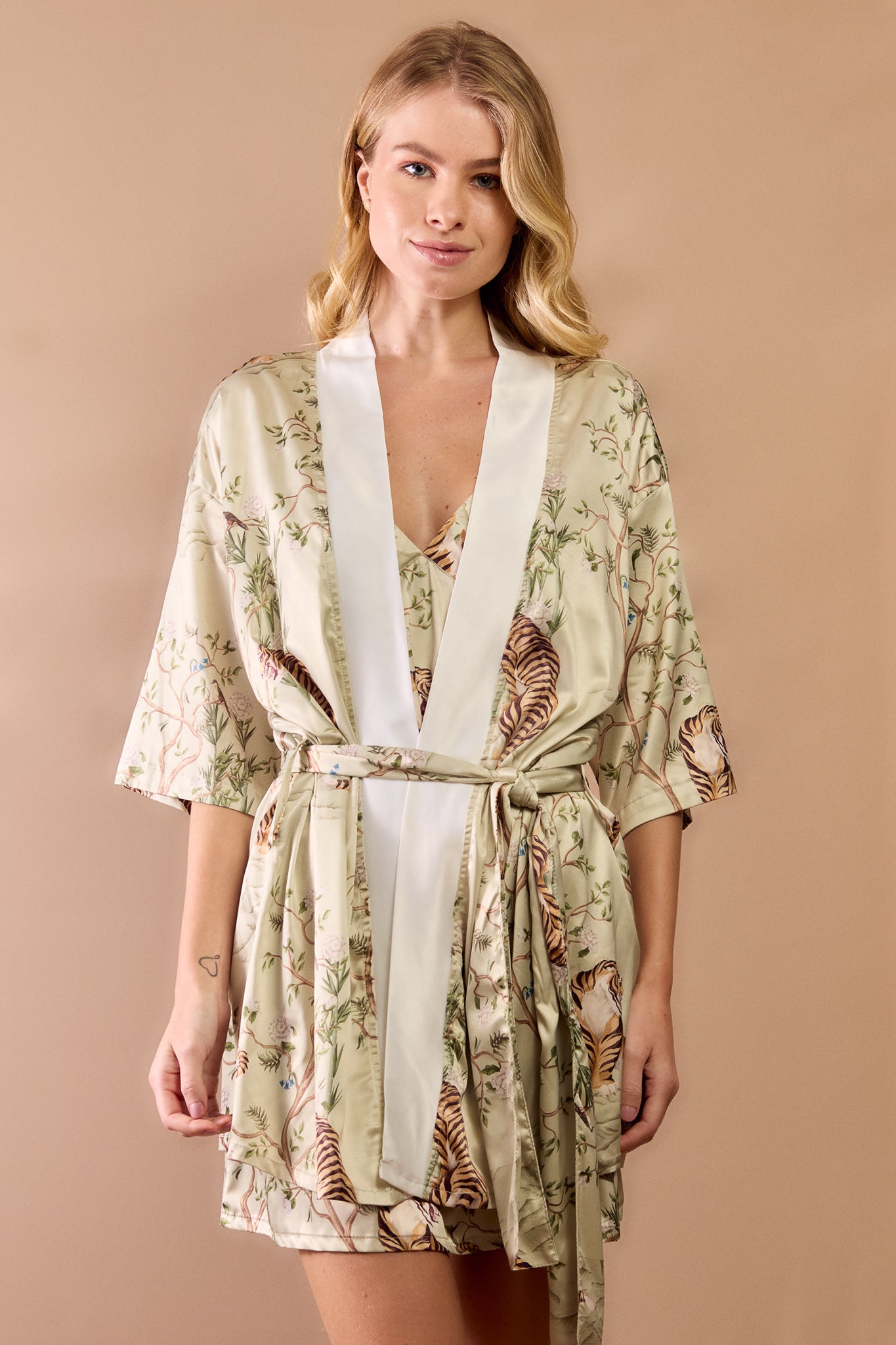 Robe Satin Wild